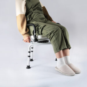 Non-slip, sturdy bath chair with adjustable height and armrests - Image 4