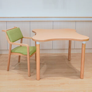 四葉草餐桌，餐廳／公寓／安養院／家用實木桌：圖片 3