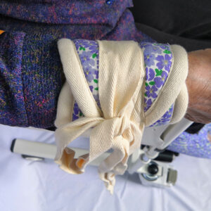 Foam padded wristband for securing the wrists or ankles of elderly individuals and patients - Image 5