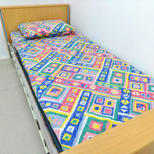 Retro-inspired contrasting diamond-patterned bed linen - Image 1